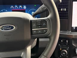 Ford Super Duty F-350 SRW LARIAT 4WD Crew Cab 6.75' Box 2026 — side view