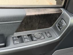 Ford Super Duty F-350 SRW LARIAT 4WD Crew Cab 6.75' Box 2026 — side view