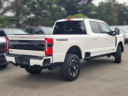 Ford Super Duty F-350 SRW Platinum 4WD Crew Cab 6.75' Box 2027 — side view
