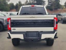 Ford Super Duty F-350 SRW Platinum 4WD Crew Cab 6.75' Box 2027 — side view