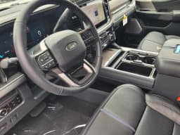 Ford Super Duty F-350 SRW Platinum 4WD Crew Cab 6.75' Box 2027 — side view