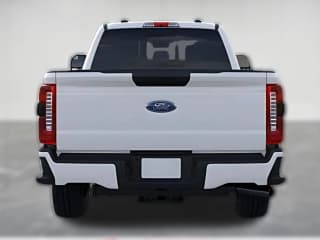 Ford Super Duty F-350 SRW XL 4WD Crew Cab 8' Box Ford Super Duty F-350 SRW XL 4WD Crew Cab 8' Box
