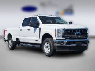 Ford Super Duty F-350 SRW XLT 4WD Crew Cab 8' Box Ford Super Duty F-350 SRW XLT 4WD Crew Cab 8' Box