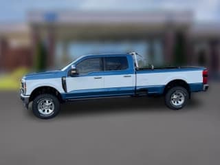 Ford Super Duty F-350 SRW LARIAT 4WD Crew Cab 8' Box Ford Super Duty F-350 SRW LARIAT 4WD Crew Cab 8' Box