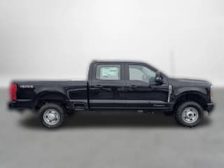 Ford Super Duty F-350 SRW XL 4WD Crew Cab 6.75' Box Ford Super Duty F-350 SRW XL 4WD Crew Cab 6.75' Box
