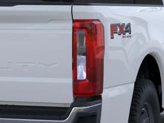 Ford Super Duty F-350 SRW XL 4WD Crew Cab 6.75' Box Ford Super Duty F-350 SRW XL 4WD Crew Cab 6.75' Box