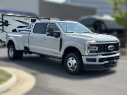 Ford Super Duty F-350 DRW Platinum 4WD Crew Cab 8' Box 2026 — side view