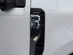 Ford Super Duty F-350 DRW LARIAT 4WD Crew Cab 8' Box 2026 — side view