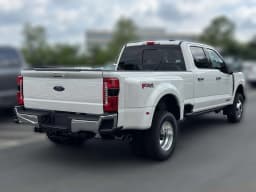 Ford Super Duty F-350 DRW LARIAT 4WD Crew Cab 8' Box 2026 — side view