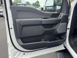 Ford Super Duty F-350 DRW LARIAT 4WD Crew Cab 8' Box 2026 — side view