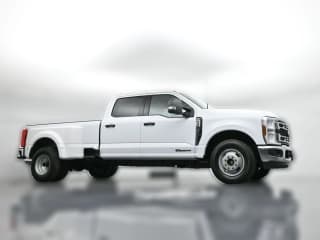 Ford Super Duty F-350 DRW XLT 4WD Crew Cab 8' Box Ford Super Duty F-350 DRW XLT 4WD Crew Cab 8' Box