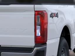 Ford Super Duty F-250 SRW XL 4WD Reg Cab 8' Box 2025 — side view