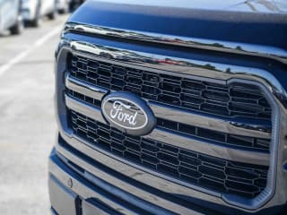 Ford F-150 LARIAT 4WD SuperCrew 5.5' Box Ford F-150 LARIAT 4WD SuperCrew 5.5' Box