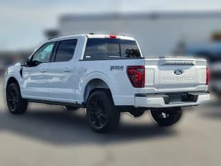 Ford F-150 Platinum 4WD SuperCrew 5.5' Box Ford F-150 Platinum 4WD SuperCrew 5.5' Box