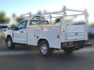 Ford Super Duty F-350 SRW XL 2WD Reg Cab 8' Box Ford Super Duty F-350 SRW XL 2WD Reg Cab 8' Box