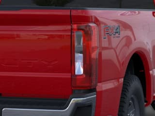 Ford Super Duty F-350 SRW XLT 4WD Reg Cab 8' Box Ford Super Duty F-350 SRW XLT 4WD Reg Cab 8' Box