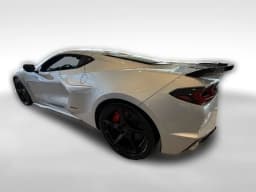 Chevrolet Corvette 1LZ 2dr E-Ray Cpe 2026 — side view