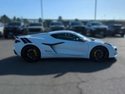 Chevrolet Corvette 2LT 2dr Grand Sport Cpe 2027 — side view