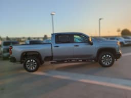 Chevrolet Silverado 2500HD Custom 4WD Crew Cab 159" 2026 — side view