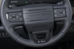 GMC HUMMER EV Pickup 2X e4WD Crew Cab 2026 — side view