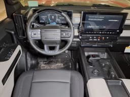 GMC HUMMER EV Pickup 2X e4WD Crew Cab 2026 — side view