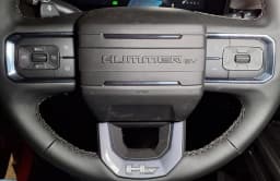 GMC HUMMER EV Pickup 2X e4WD Crew Cab 2026 — side view