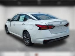 Nissan Altima SV FWD 2026 — side view