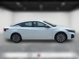 Nissan Altima SV FWD 2026 — side view