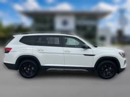 Volkswagen Atlas 2.0T Peak Edition 4MOTION 2026 — side view