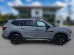 Volkswagen Atlas 2.0T Peak Edition 4MOTION 2026 — side view
