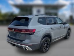 Volkswagen Atlas 2.0T Peak Edition 4MOTION 2026 — side view