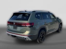 Volkswagen Atlas 2.0T Peak Edition 4MOTION 2026 — side view