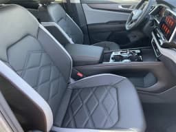Volkswagen Atlas 2.0T Peak Edition 4MOTION 2026 — side view