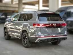 Volkswagen Atlas 2.0T Peak Edition 4MOTION 2026 — side view