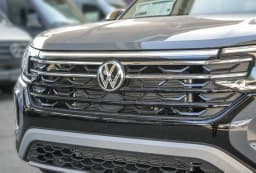 Volkswagen Atlas 2.0T Peak Edition 4MOTION 2026 — side view