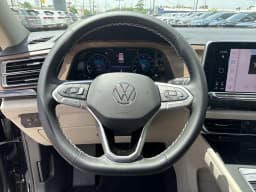 Volkswagen Atlas 2.0T SE FWD 2026 — side view