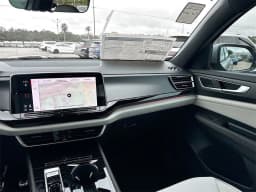 Volkswagen Atlas Cross Sport 2.0T SEL Premium R-Line 4MOTION 2025 — side view