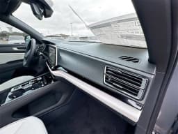 Volkswagen Atlas Cross Sport 2.0T SEL Premium R-Line 4MOTION 2025 — side view