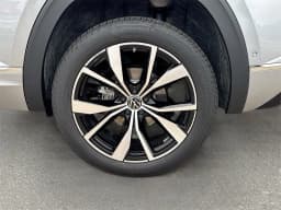 Volkswagen Atlas Cross Sport 2.0T SEL Premium R-Line 4MOTION 2025 — side view