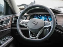 Volkswagen Atlas 2.0T SEL Premium R-Line 4MOTION 2026 — side view