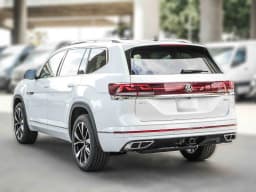 Volkswagen Atlas 2.0T SEL Premium R-Line 4MOTION 2026 — side view
