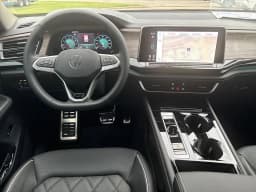 Volkswagen Atlas 2.0T SEL Premium R-Line 4MOTION 2025 — side view