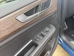 Volkswagen Atlas 2.0T SEL Premium R-Line 4MOTION 2025 — side view