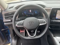 Volkswagen Atlas 2.0T SEL Premium R-Line 4MOTION 2025 — side view