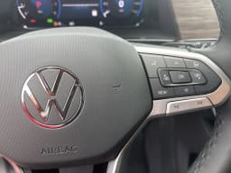 Volkswagen Atlas 2.0T SEL Premium R-Line 4MOTION 2025 — side view
