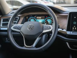 Volkswagen Atlas 2.0T SE w/Technology FWD 2026 — side view