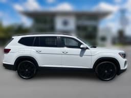 Volkswagen Atlas 2.0T SE w/Technology 4MOTION 2026 — side view