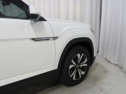 Volkswagen Atlas Cross Sport 2.0T SE 4MOTION 2026 — side view