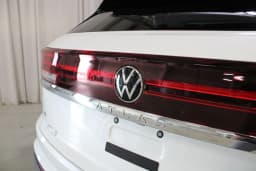 Volkswagen Atlas Cross Sport 2.0T SE 4MOTION 2026 — side view