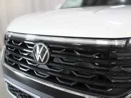 Volkswagen Atlas Cross Sport 2.0T SE 4MOTION 2026 — side view